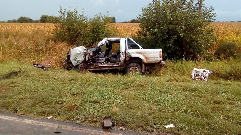 Gualeguay: Fuerte choque frontal entre camión y camioneta dejo un hombre gravemente herido