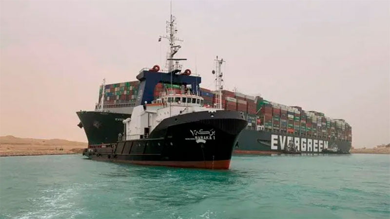 Buque encallado en el Canal de Suez: Tratan de reflotarlo por estas horas