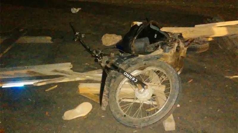 Cerca de Urdinarrain dos jóvenes protagonizaron un accidente en moto