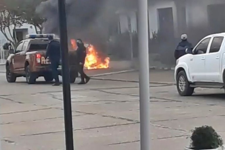Chajarí: Comerciantes prendieron fuego frente a la municipalidad y su intendente reprochó la actitud