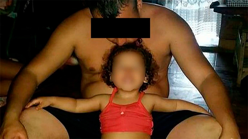 Un policía mató a su hija de 6 años mientras discutía con pareja