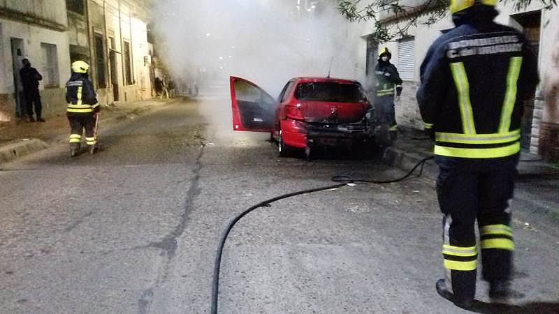 Concepción del Uruguay: Incendio destruyó el auto de una funcionaria que había recibido amenazas