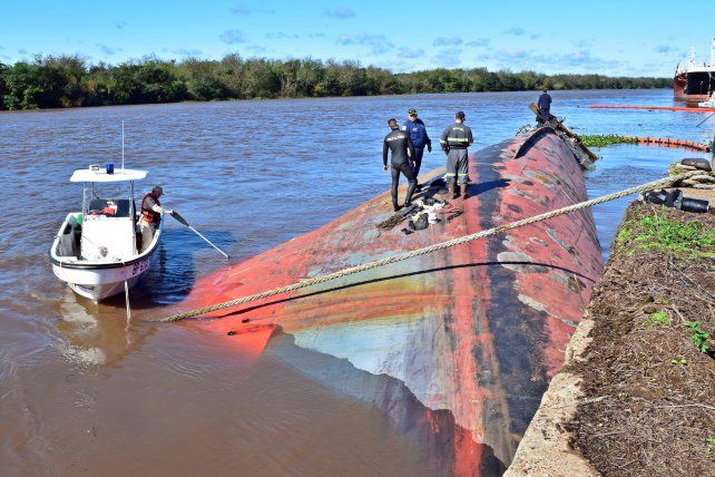 Concepción del Uruguay: Buscan retirar un buque hundido
