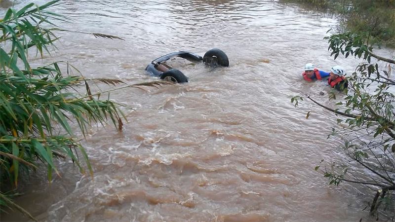 Tragedia en Chajarí: Un automóvil cayó a un arroyo y murió el adolescente que lo conducía