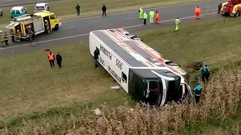 Chascomús: Dos muertos y más de 40 heridos tras volcar un ómnibus