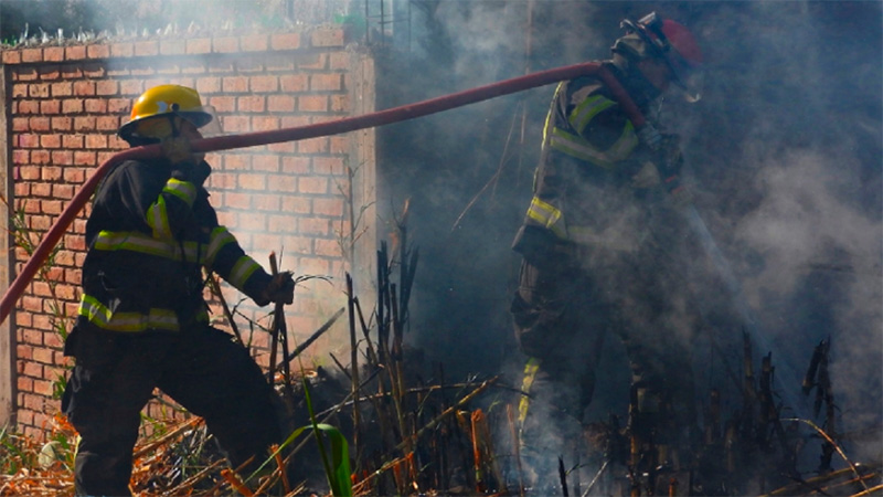 Dos hermanitos fallecieron al quedar atrapados en su casa mientras se incendiaba