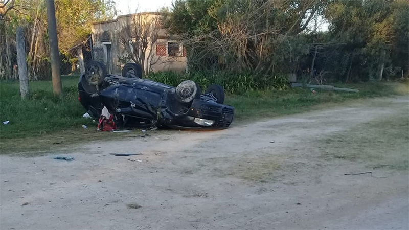 Conductor perdió el control del auto y volcó en Villa Urquiza