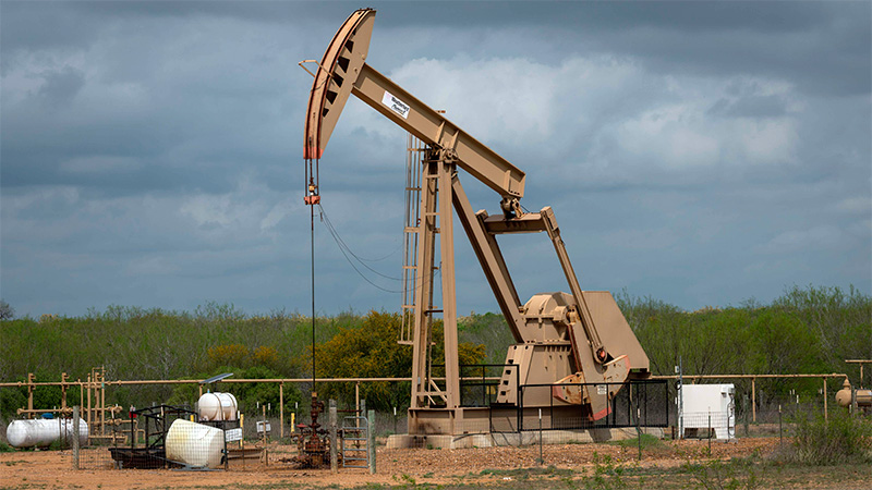 El petróleo acumuló en agosto una baja del 7%: temen caída de la demanda mundial