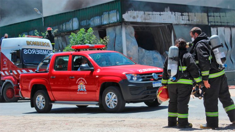 Incendio del frigorífico avícola Soychú de Gualeguay: Bomberos de Paraná detallaron el trabajo realizado