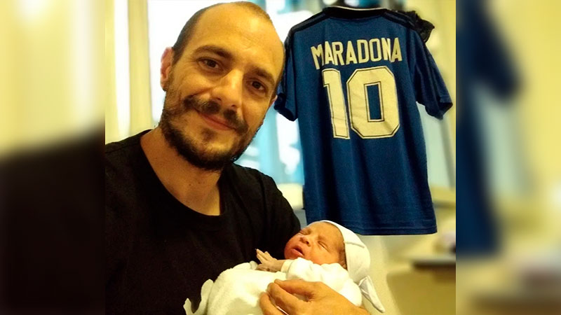 En el aniversario de la muerte de Maradona nació el hermano de mellizas Mara y Dona
