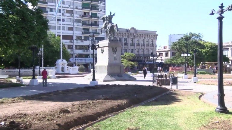 Denuncian quita de árboles en la Plaza 1° de Mayo de Paraná