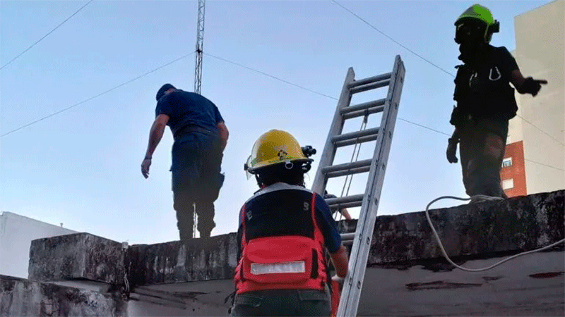Un hombre fue rescatado al caerse desde una gran altura en Paraná