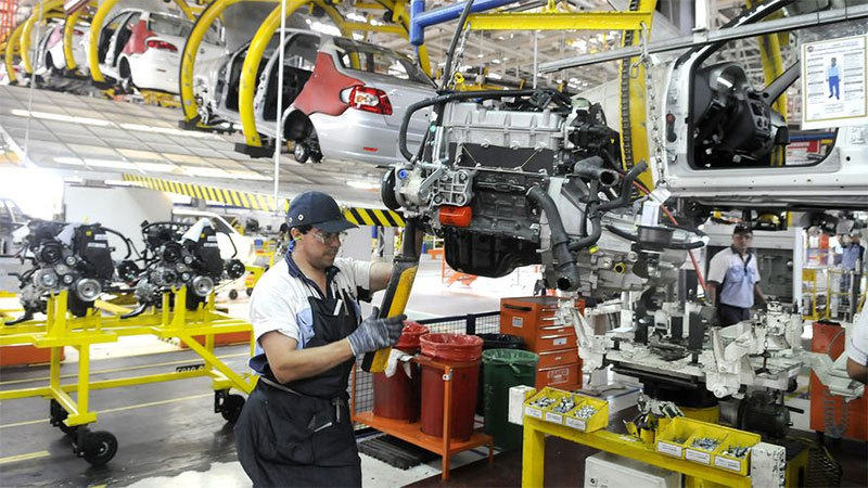 La producción de autos cayó en enero el 23 por ciento interanual
