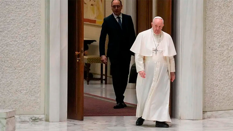 “Preocupado por la guerra”, Francisco fue a la embajada rusa ante el Vaticano