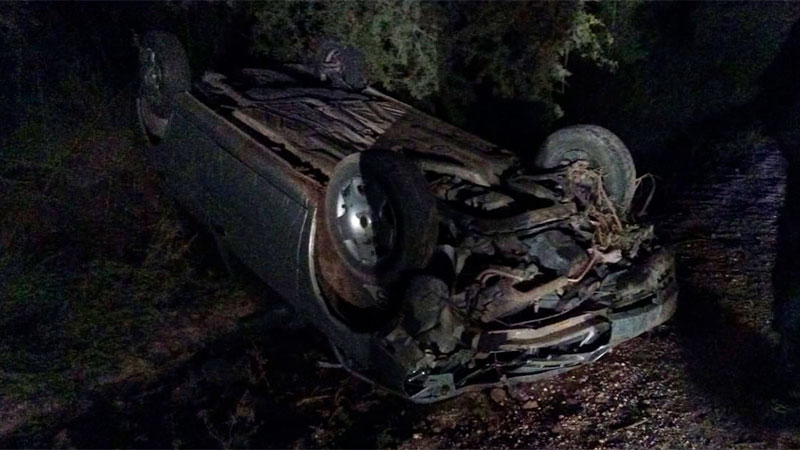 Entre Ríos: Conductora se durmió al volante y volcó su auto en un camino vecinal
