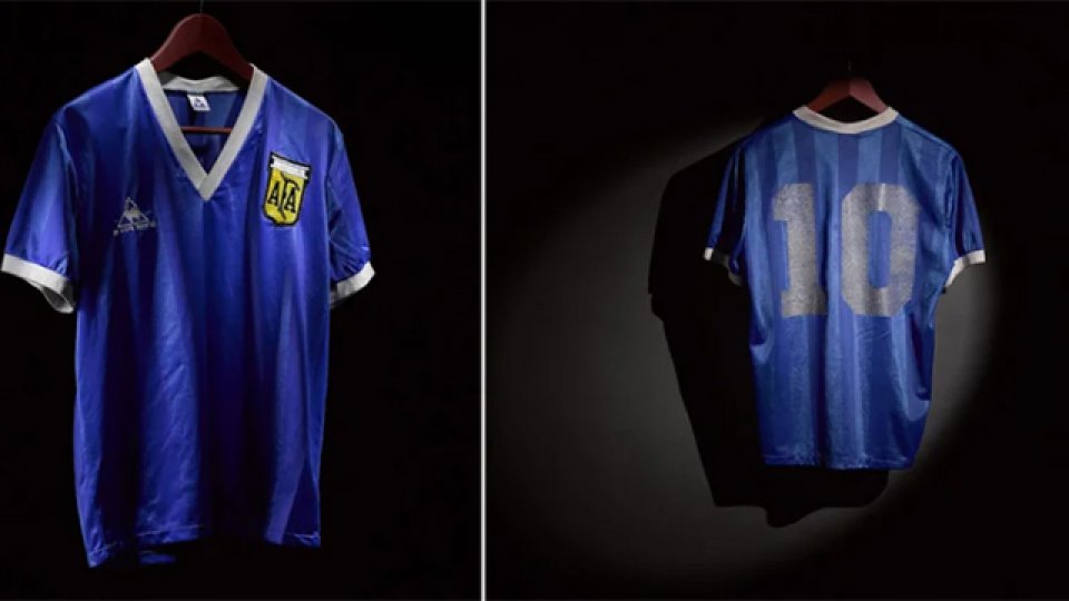 Arrancó la subasta por la camiseta de Maradona: hubo una oferta por 4 millones de libras