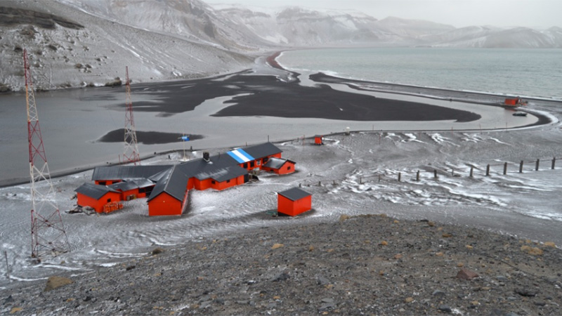 Investigan el comportamiento de volcanes activos en la Antártida