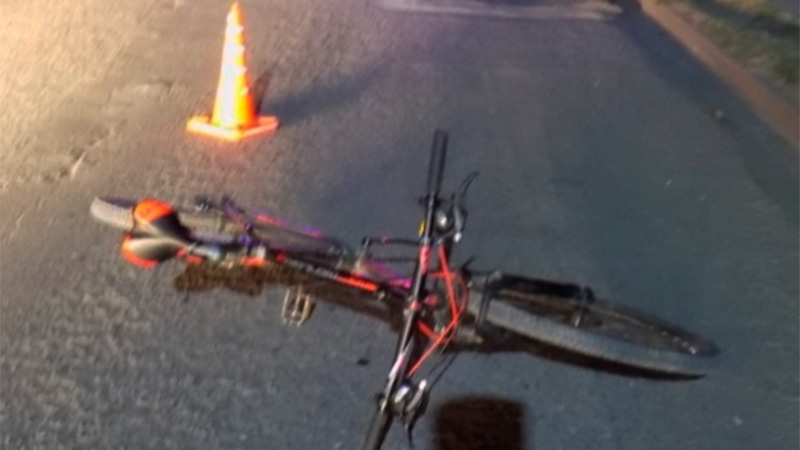 Ciclista de La Paz terminó internado con fracturas tras fuerte colisión
