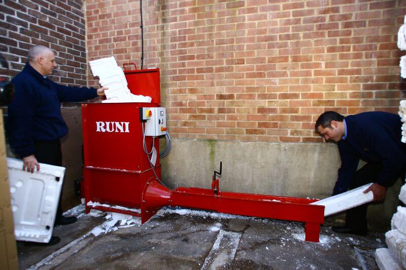 Creando Conciencia y el municipio de San Martín adquirieron una máquina para reciclar telgopor: capacitarán a beneficiaros del Potenciar Trabajo