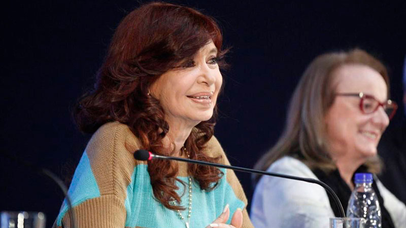 Cristina criticó a Guzmán, habló del dólar y se refirió a los planes sociales
