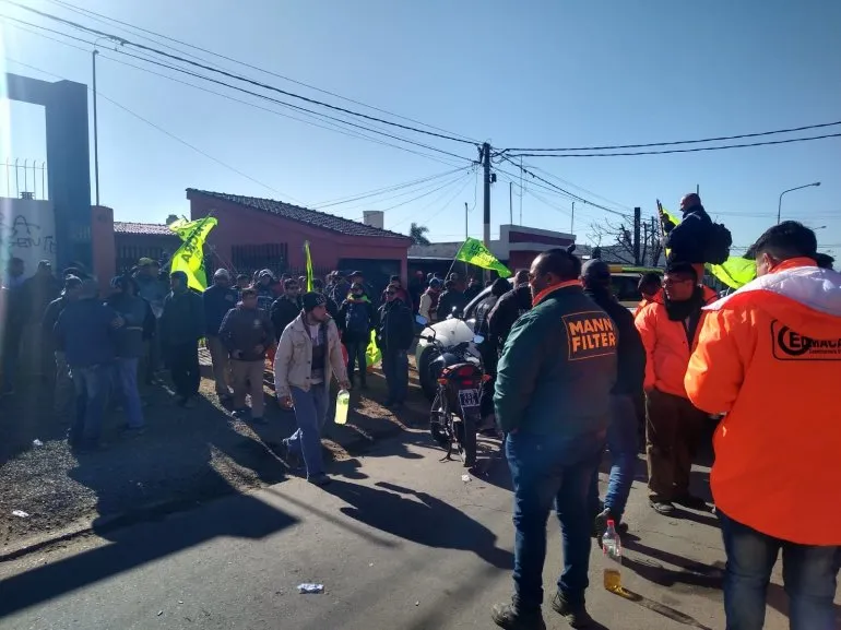 UOCRA: En Paraná realizan protesta de obreros por paralización de obras