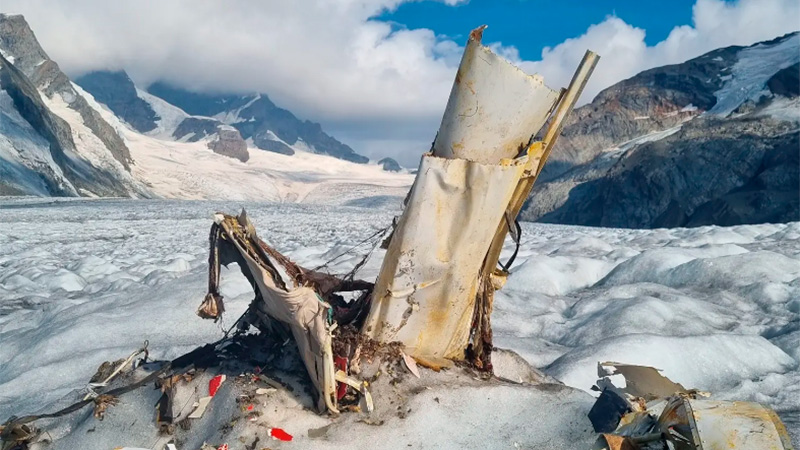 Encuentran restos de un avión que cayó en los Alpes suizos en 1968