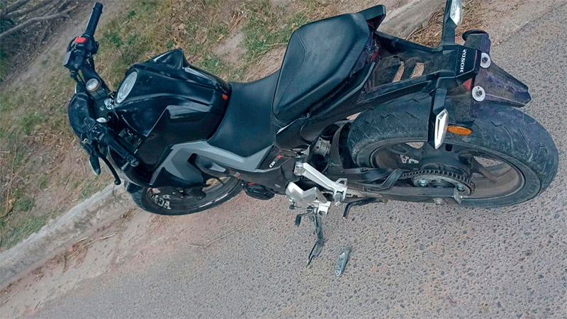 Sucedió en La Paz: Tres en moto, sin casco y ebrios, perdieron la estabilidad y cayeron al asfalto