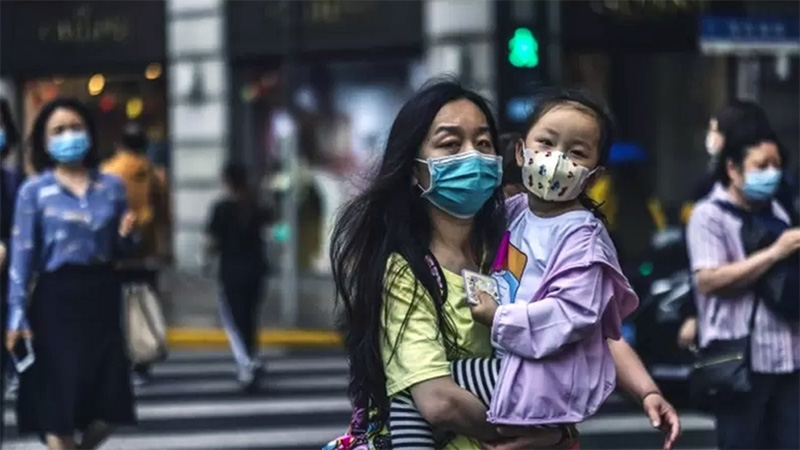 El coronavirus “se propaga rápidamente” en China tras alivio de medidas