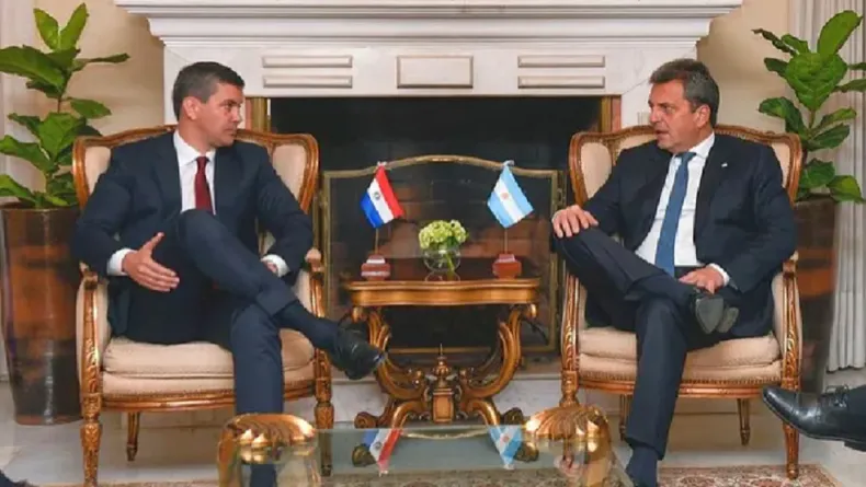 Massa se reunió con el presidente de Paraguay antes de regresar a la Argentina