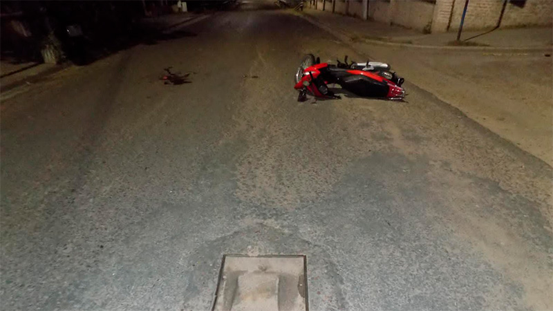 Una mujer de La Paz sufrió heridas graves tras perder el control de su moto