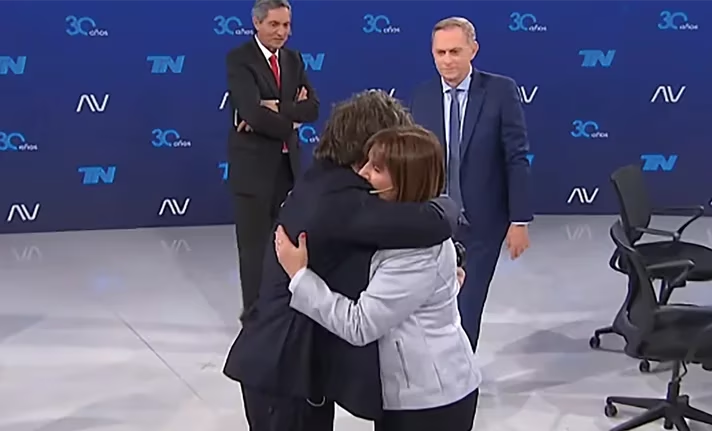 El abrazo entre Javier Milei y Patricia Bullrich: EL VIDEO