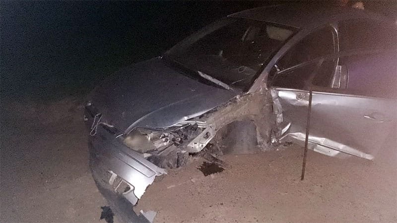 Fuerte choque entre un auto y una camioneta