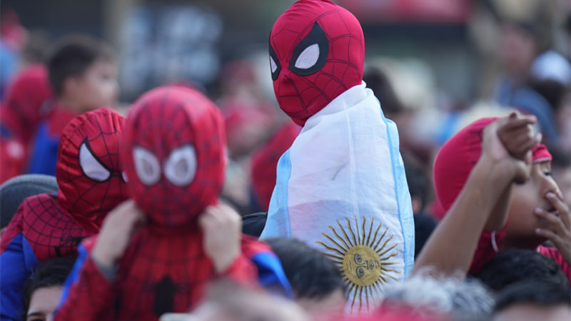 Más de 1,000 personas disfrazadas “Hombre Araña” baten récord Guinness