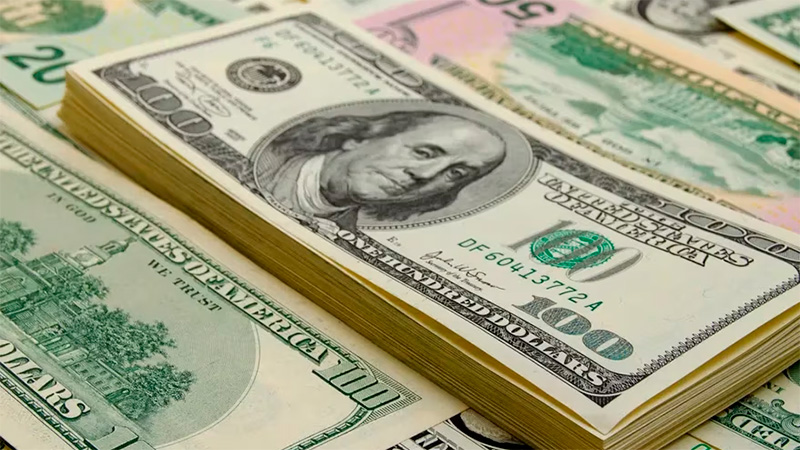 Dólar blue ahora: comenzó la semana en baja cayendo $20 pesos