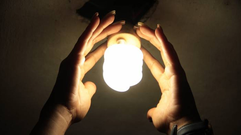 Ahorro en luz: los electrodomésticos que consumen energía estando apagados
