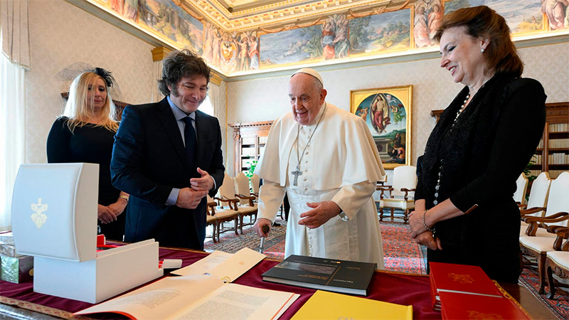 Milei se reunió este lunes con el papa Francisco en el Vaticano