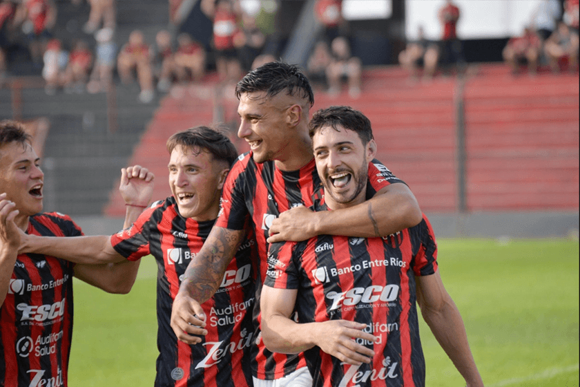 Patronato goleó 4-0 a Estudiantes de Caseros en Paraná