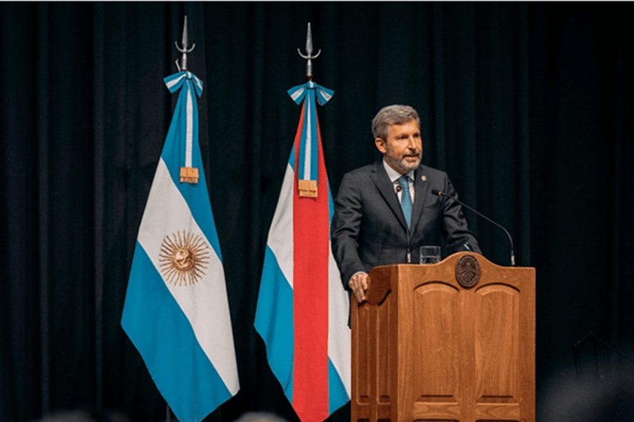 Frigerio firmó el Reglamento General de Concursos para ingresar a la administración pública provincial