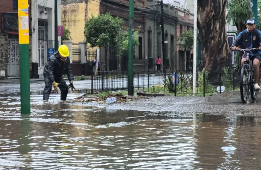 Temporal en Salta dejó inundaciones, granizo, voladura de techos