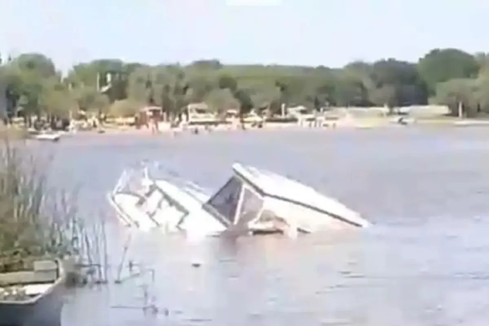 Se hundió una embarcación en el río Gualeguaychú y derramó importante cantidad de gasoil