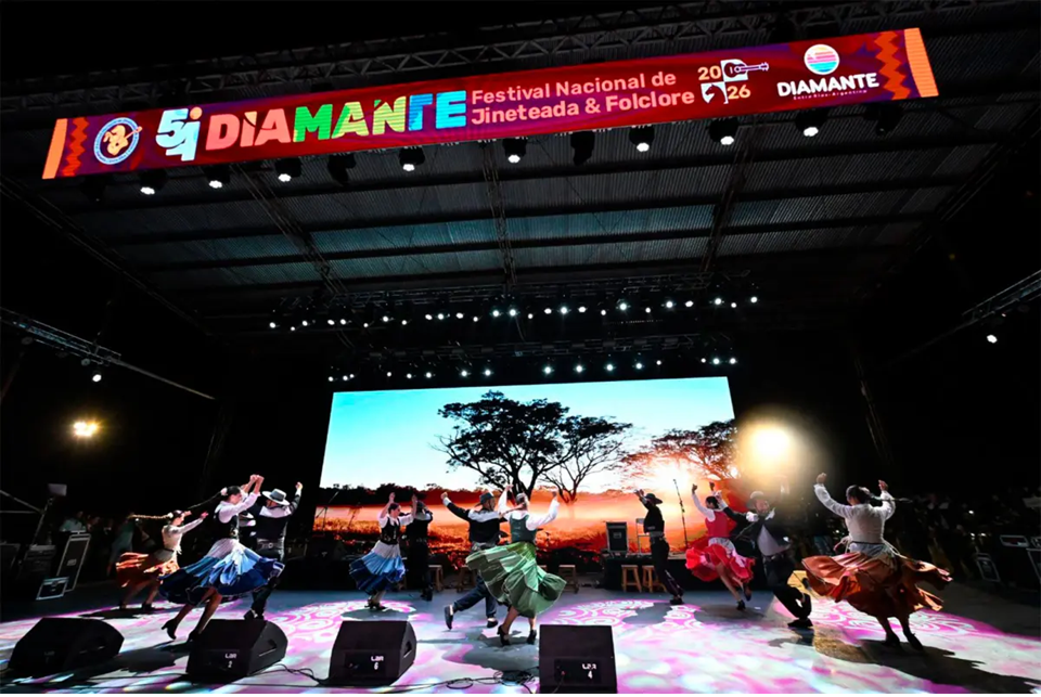 EN VIVO, última noche del Festival Nacional de Jineteada y Folclore de Diamante
