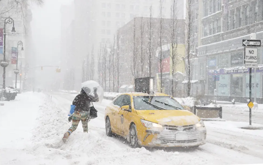 Nueva York registra temperaturas de hasta -40°C y caída de nieve récord