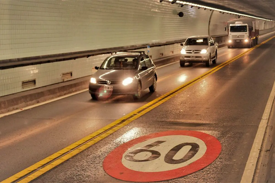 Conductor sin licencia realizó maniobras peligrosas dentro del Túnel Subfluvial: fue retenido