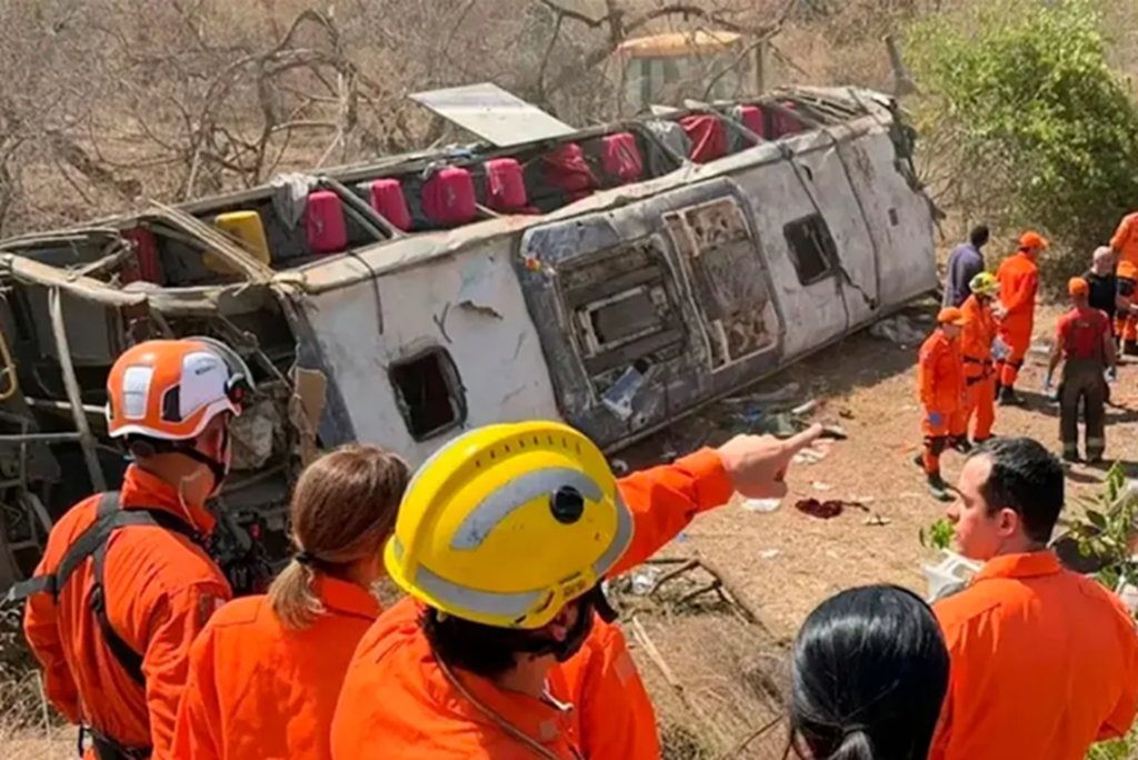 Vuelco de un colectivo dejó 15 víctimas muertos en Brasil