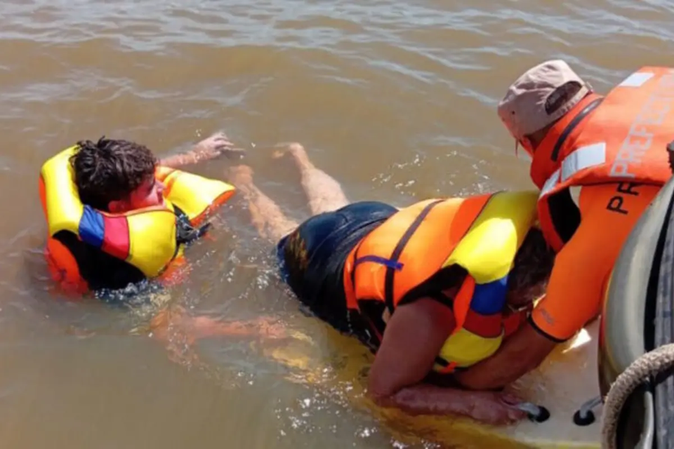 Volcó una embarcación en el río Uruguay: rescataron a cuatro personas