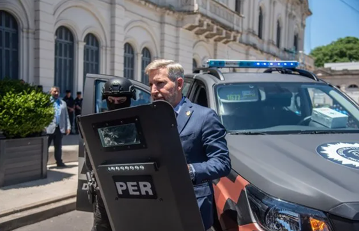 Ante la posibilidad del "efecto contagio" con Santa Fe, Frigerio anunció un aumento salarial para la policía