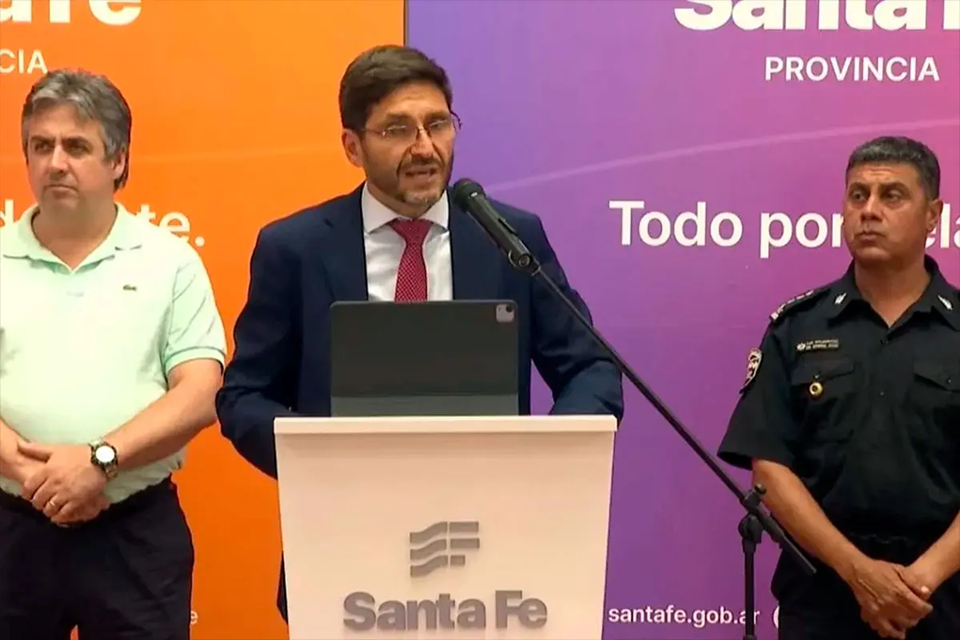 Protesta policial en Santa Fe: Pullaro anunció que ningun policía percibirá menos de $1.350.000