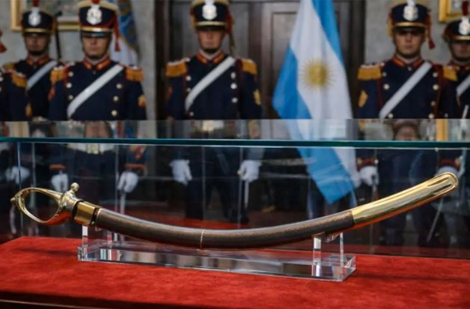 La Justicia federal rechazó cautelar y habilitó el traslado del sable corvo de San Martín