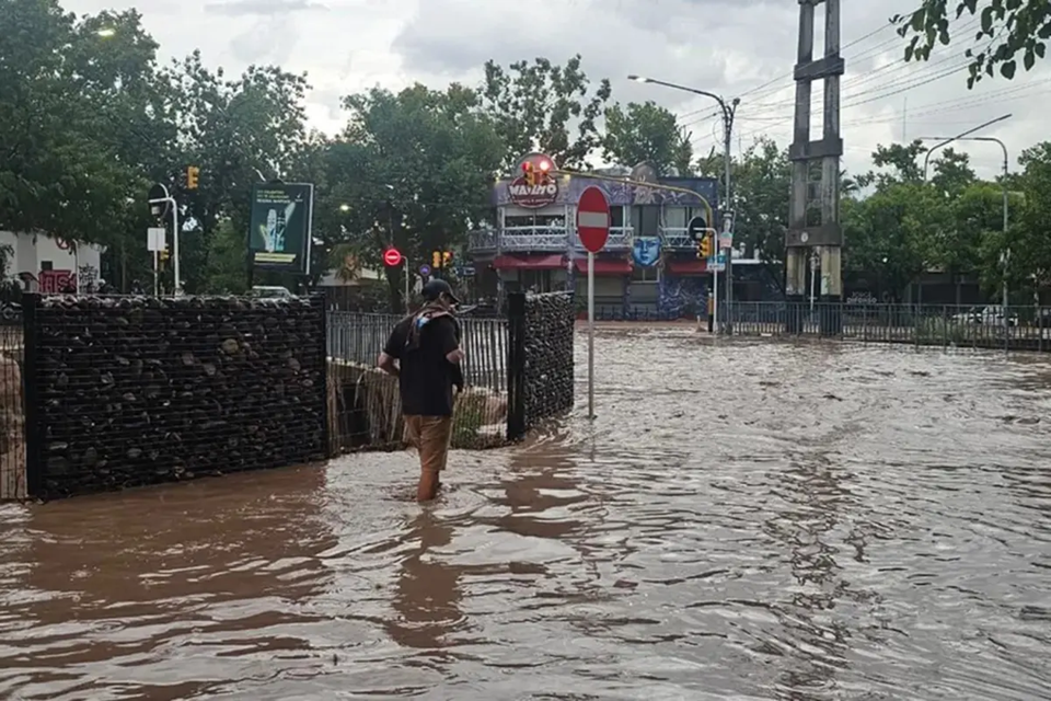 Temporal de lluvia, viento y granizo en Mendoza: suspenden festejos de la Vendimia