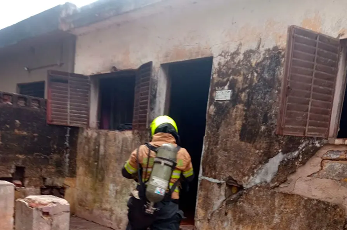 Incendiaron la vivienda del menor vinculado con once robos en comercios de Paraná